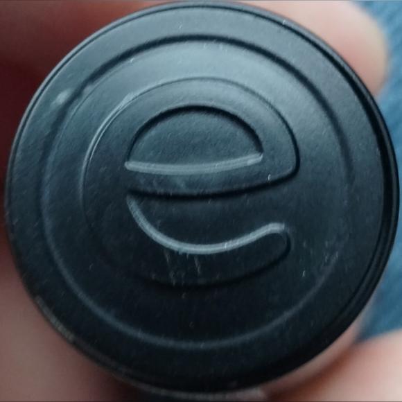 Essence Ultra Last Instant Colour Lipstick - 17 Bur-berry - Picture 2 of 6